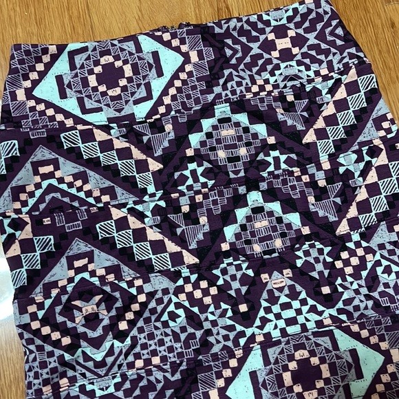 NWOT Women's Purple Multicolored Abstract Print Bodycon Mini Pencil Style Skirt - Picture 4 of 7